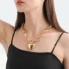 Bijoux européens et américains vent froid chaîne épaisse ajourée en forme de O grand collier pendentif coeur de pêche collier de niche d'amour exagéré