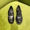 platform yürüyüş kız üçgen lüks tasarımcı elbise ayakkabı moda rahat ayakkabı kadın kadın deri açık siyah koşu yürüyüş ayakkabıları düşük spor ayakkabı