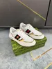 Designer rhyton skor multicolor sneakers män tränare vintage chaussures plattform sneaker jordgubbe mus munsko med lopptränare sneakers stövlar