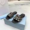 Luxurys Flip Flops Triangle Summe Beach Sandal Sandal Prad Slipisti ricamato in tessuto Slide Slide Show Shoe Shear Shider Leather Woman Woman Shoe Scarpe