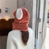 女性のビーニー/スカルキャップのための豪華なスカーフ2024女性ファッションぬいぐるみ太い帽子の女性冬の温かい手袋スカーフワンピース帽子屋外サイクリング風とコールドビブキャップ