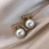 Boucles d'oreilles à clous pour femmes, Design français, une ligne, perle grise, petite et luxueuse, de haute qualité, Style élégant, bijoux pour femmes, 2024