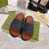 2024 nieuwste sandaal Designer schoenen Dames canvas Slide dame zwart wit plat Casual schoen 10a topkwaliteit slipper huis Heren Zomer Strand zwembad Sliders cadeau