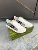 Designer rhyton skor multicolor sneakers män tränare vintage chaussures plattform sneaker jordgubbe mus munsko med lopptränare sneakers stövlar