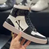 Männerschuhe Luxusdesigner Chaussure Pinn Schuhe High Top Schnüren -Mens -Schuh mit Schädelkopfdruck atmungsaktivem Brettschuhe