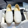 Designer kanalskor 100% läder loafers fiskare espadrilles skor kvinna lyx mössa tå äkta läder quiltning ren hand sy lägenheter klänningskor storlek 35-42