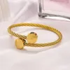 Herrmode Bangles Designer Bangle Luxury Charm Armband Kvinnor Pendant Letter Jewelry 18K Guldpläterad rostfritt stål Armband manschett mode tillbehör