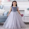 Elegante longo flor menina vestidos jóia pescoço tule sem mangas sem costas com arco penas vestido de baile até o chão feito sob encomenda para festa de casamento