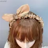 ヘッドバンドフランスのレトロヘッドドレスウサギ耳結びつきヘッドバンドクリスタルガールズキュートボウヘアバンドプリーツ光沢のあるラインストーンボウヘアフープYQ240116