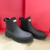 Botas más nuevas Cazadores Zapatos casuales Botas de lluvia Botas de escalada Diseñador Invierno para mujer Calidad al aire libre Viajes Negro Plataforma de bota de tobillo Hombres caminar holgazán con caja de regalo