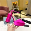 Kadın slaytları için platform topuk sandal moda saten deri üçgen toka dekorasyon serin ayakkabılar tasarımcısı 13cm yüksekte 35-42 bayanlar Roma Sandal kutu