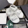 Designer sandal kvinnor skor kristall kalv läder tofflor quiltad plattform glider pappa tofflor sommarstrand sandal falt sandaler med låddammväska