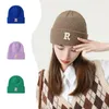 BERETS INS HAT KVINNS Autumn och Winter Warm Knited Korean Version Fashion R Letter Wool Shopping Par Pullover