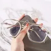 2024 Diseñador de lujo CH Gafas de sol para mujeres Cromos Marcos de gafas para hombre Nueva gran moda Miopía Plana Corazón Marco de gafas Damas Unisex Eyewear H6NH