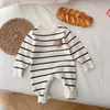 Baby gebreide nauwsluitende kleding voor kinderen van 0-2 jaar herfst schattig gestreepte jumpsuit voor baby's babykleding babykleding 240116