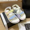 Designer sandal kvinnor skor kristall kalv läder tofflor quiltad plattform glider pappa tofflor sommarstrand sandal falt sandaler med låddammväska