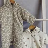 Opruiming KS baby Winter Romper Dikker warm houden Onesie Baby Boy Girl Merkkleding Cherry bloemmotief Romper met schattige oren 240116