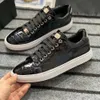 Luxusdesigner Scarpe Plein Männer Schuhe Sneakers Leder Schnüre-up-Skate Metall Buchstaben Schädel Serpentine Jungen Schlangen Freizeitschuhe