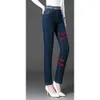 Jeans mit geradem Bein für Damen im Frühling und Herbst 2024, neue hoch taillierte, lockere, elastische Schlankheits-Mutter mittleren Alters, elastische Taille mit Plüsch