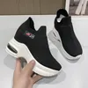 Scarpe da ginnastica per le donne 2023 primavera casual sneaker piattaforma tacchi zeppe altezza crescente signore lavorate a maglia Zapatillas De Deporte 240115