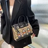 Bolsa de ombro feminina por atacado de fábrica 6 bolsas de couro elegantes combinando com cores diárias Joker pedra bolsa mochila de impressão personalizada 6617 #