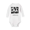 Rompers Bodysuit to moje pół urodziny litery Drukuj biały ld 1/2 urodziny strój ubrania dziecięce niemowlę nosić prezenty H240508
