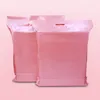 Cadeau cadeau 100pcs enveloppe de courrier avec poignée rose or / thé au lait sac en plastique sacs express portables fournitures d'emballage d'affaires