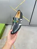 Top Kwaliteit Designer Men Loafers schoenen Slip-on echte lederen heren luxe kledingschoenen Black Bruine Mocasin Soft Bottom Driving schoenen met doos