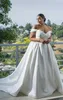 Милое атласное бальное платье Свадебные платья Пляжное платье со шлейфом для невесты со съемными бретелями