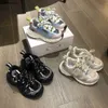 Nouveaux enfants chaussures de course noir bébé baskets taille 26-35 y compris les boîtes à lacets filles garçons chaussures à semelles épaisses Jan10