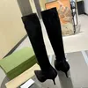 Tasarımcı-diz boyu uzun boylu stiletto botları üzerinde diz çökmüş çorap, kadınlar için uyluk yüksek sivri ayak ayak bileği patikleri lüks tasarımcı ayakkabı fabrikası 2024