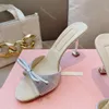 Klackar sandaler berömda designer kvinnor bowknot strass klänning sko runda tår slingbacks kvalitet läder hög klackade tofflor bröllopsfest kväll med ruta 10a