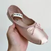 Miui Bale Düz Elbise Ayakkabı Kadın Erkek Yay İpek Dans Ayakkabı Lüks Tasarımcı Ayakkabı Seksi Eğitmeni Yoga Günlük Tuval Ayakkabı Balerin Yürüyüş Açık Ayakkabı Loafer Lady Hediye