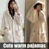 여성용 잠자기 포켓 로브 여성 겨울 나이트 드레스 나이트 착용 따뜻한 양털 파자마 원피스 나이트 가운 후드 수면 홈웨어