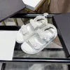 Designer Sandal Femmes Chaussures Crystal Calf Cuir Pantoufles Plate-forme matelassée Diapositives Papa Slipper Summer Beach Sandal Falt Sandales avec boîte sac à poussière