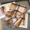 Lyxvarumärken Classic England Style Women Scarf Fashion Stripe Plaid 100% ull halsdukar Tassel sjalar pashmina lady wrap hijab 240115