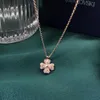 Necklaces Swa 2023 Fashion Ladies Jewelry Sets Latisha Clover Series Collection Flowers Pearl Earrings Necklaces Bracelets Ring for Women