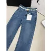 Jeans de créateurs Jeans pour femmes Arrivées Taille haute Évidé Patch Logo brodé Décoration Casual Pantalon en denim droit bleu
