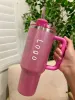 Estoque dos EUA Pink Parade Cosmo Tumbler Presente de Dia dos Namorados Co-Branded H2.0 40 onças Copos de aço inoxidável com tampa de alça e palha Canecas de carro de viagem Garrafas de água