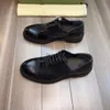 Hommes Flats Walk Shoe Mocassins Chaussures à enfiler Lounge Factory Chaussures Noir Tablier rond Toes Designer de luxe Lettrage en métal Logo Chaussure habillée à talons bas 1.9 09