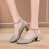 Sapatos de vestido 2024 moda primavera e outono apontou brilhando boca rasa água diamante fivela casual feminino grosso salto alto único