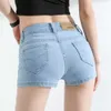 Niedrig taillierte Jeans für Frauen im Sommer, sexy Stretch-Shorts in hellen Farben, schmal geschnittene und schlankmachende Super-Shorts, eng anliegende Hotpants, neues Modell 2023