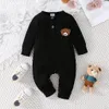 Nyfödda babykläder från 0 till 18 månader gammal tecknad björn liten knapp baby långärmad baby jumpsuit 240116