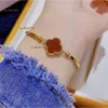 Bangle Designer Armband Classic Jewelry 2024 Clover Armband 18K Gold Onyx Shell Mor of Pearl Women Girls Wedding Mors dagsmycken Kvinnor Gift Hög kvalitet