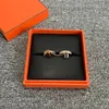 Designer Luxe 2024 Nieuwe Messing Ring Beroemde Franse Ontwerper Klassiek Dubbellaags Hoge Kwaliteit Koper Gegalvaniseerd Dik Goud Dames Charme Sieraden Meisjes Mode Cadeau