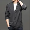 Cardigan coreano Uomo Maglione lavorato a maglia Top Abbigliamento maschile Nero Manica lunga Scollo a V Wweater Giacca oversize Cappotto S3XL 240115