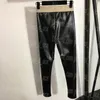 Pantalones de cuero de Pu para mujer, mallas negras ajustadas, mallas de felpa con diseño de correas de cintura alta