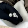 Designer di lusso regolabile Anello in argento sterling 925 Classico francese Piuma Perla intarsiata Strass Elettrolitico Oro spesso Gioielli con fascino Ragazza Regalo di moda