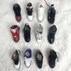 Robes de soirée Mini porte-clés de chaussures de sport 3D avec lacets de baskets et boîte - Charme de clé portable pour téléphones portables