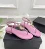 Sommer Luxus T-Strap Tanga Sandalen Designer Frauen Flip Flops Slipper Echtes Lederrutschen Metallketten Damen Casual Shoes EU35-41